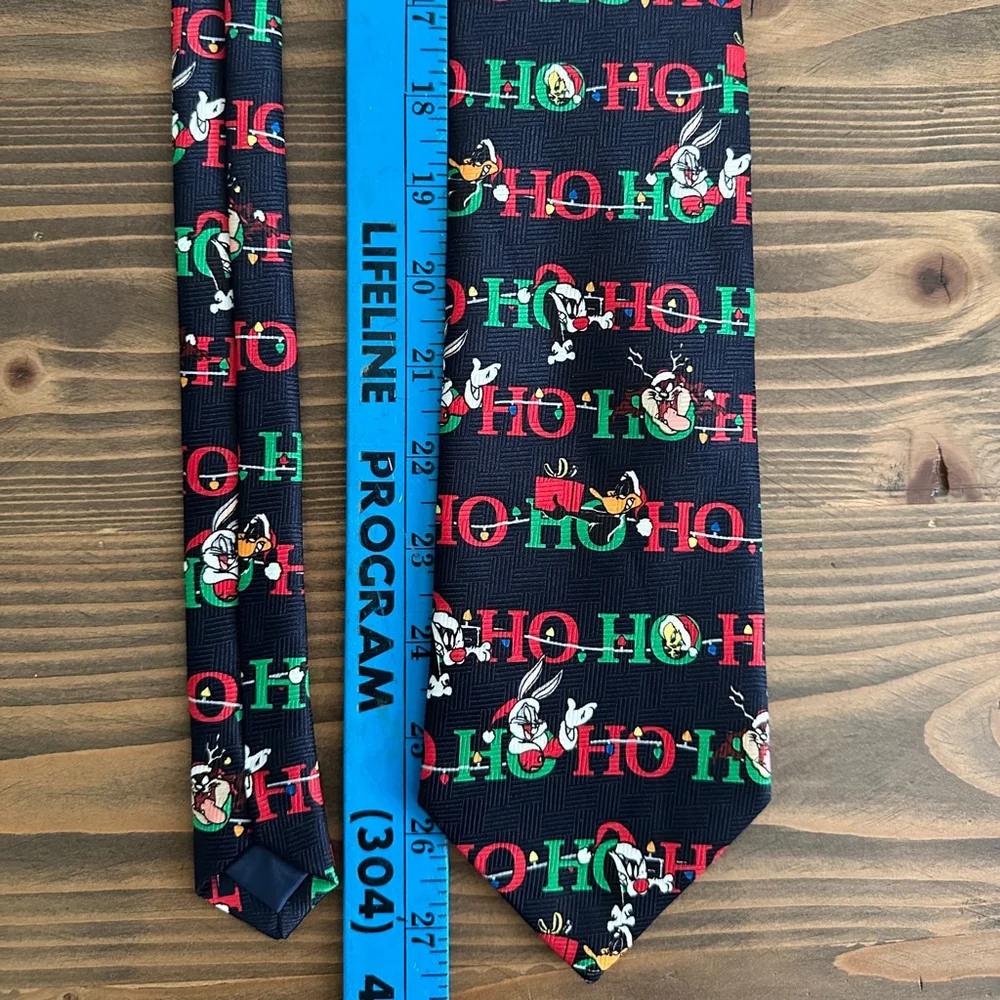 VTG Men’s Looney Tunes Christmas Necktie Bugs Bunny Daffy Taz HO HO HO Black